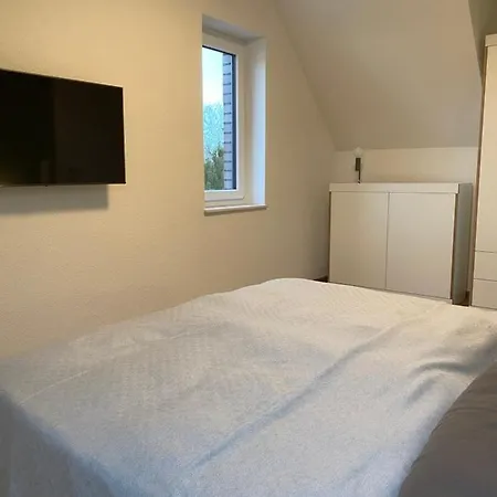 Helle Dachgeschosswohnung In Bockhorn, Lk Friesland Apartmán *