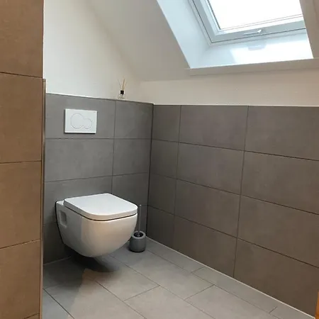 Helle Dachgeschosswohnung In Bockhorn, Lk Friesland Apartmán