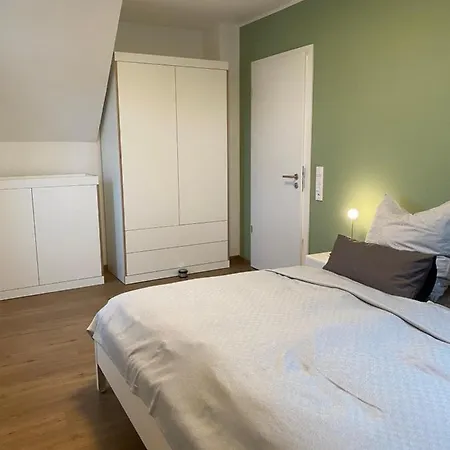 Helle Dachgeschosswohnung In Bockhorn, Lk Friesland *